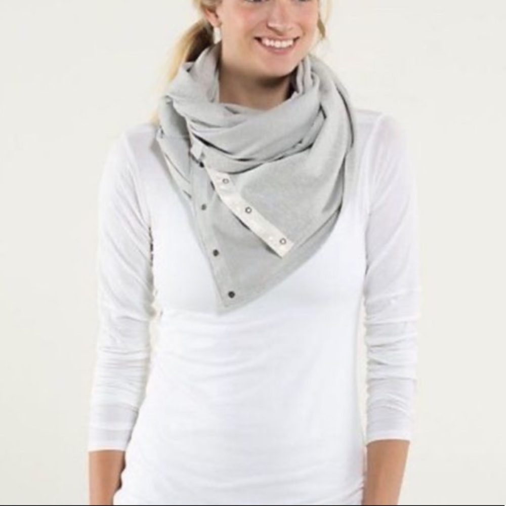 Light grey Lululemon Vinyasa Scarf